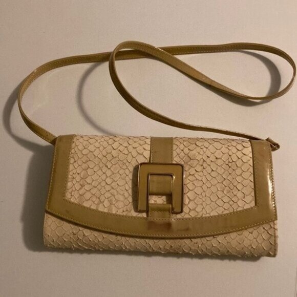👜✨ Vintage Rolando Bellagio Beige Python-Embossed Leather Clutch w/ Gold Buckle - Picture 1 of 14